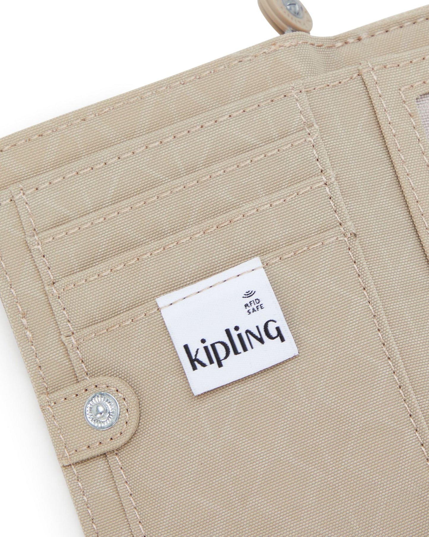 محفظة Kipling Money Love Signature متوسطة الحجم منقوش عليها شعار بيج I7276-96A