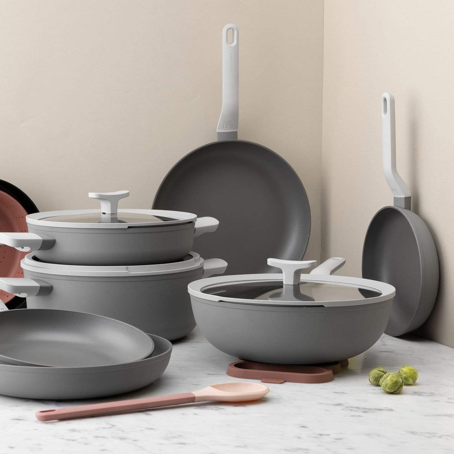 BergHOFF Leo Covered Wok - 28 cm - 3950171 - Jashanmal Home