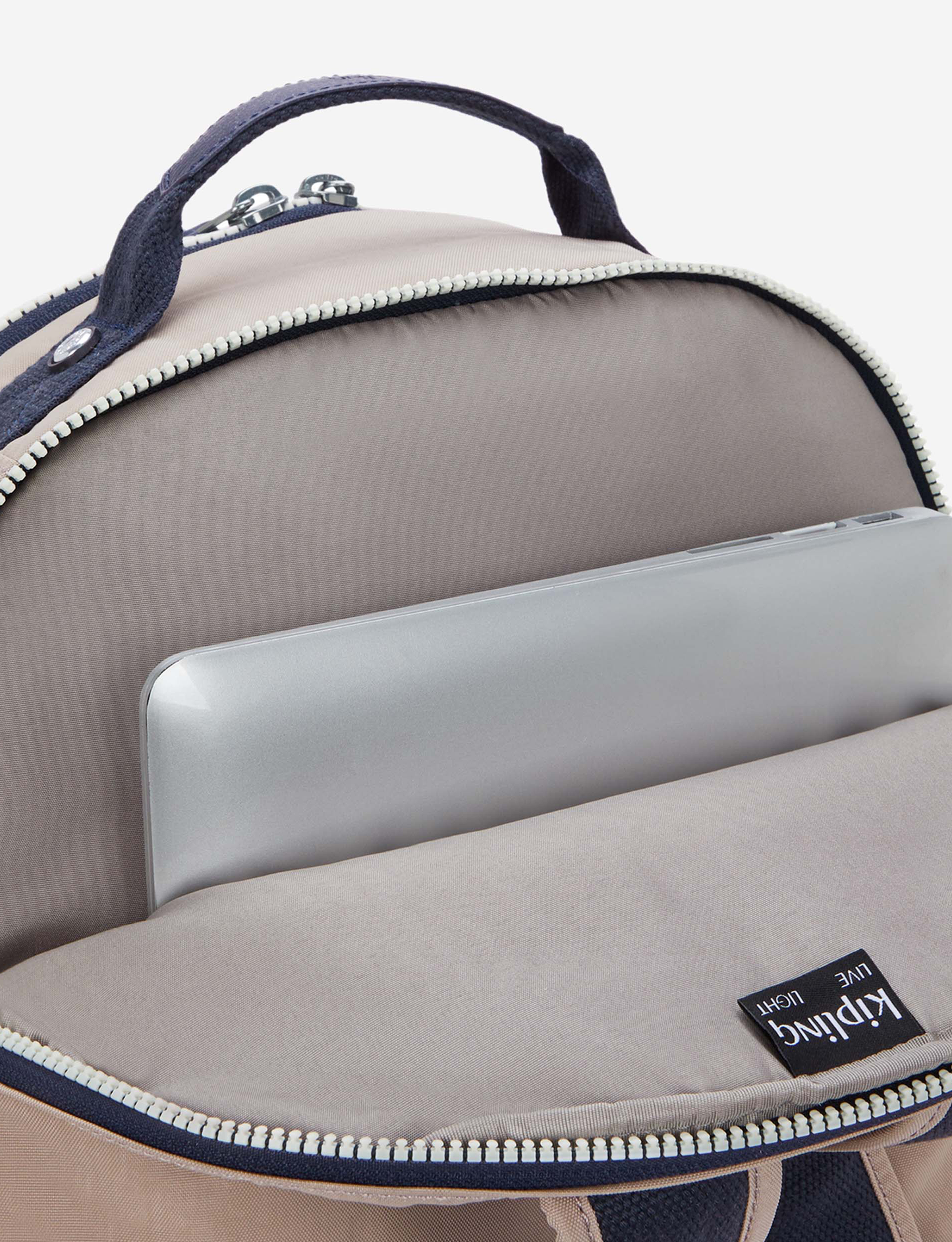 حقيبة ظهر KIPLING Seoul Lap Soft Taupe C كبيرة (مع جيب للكمبيوتر المحمول) I2969-7ML
