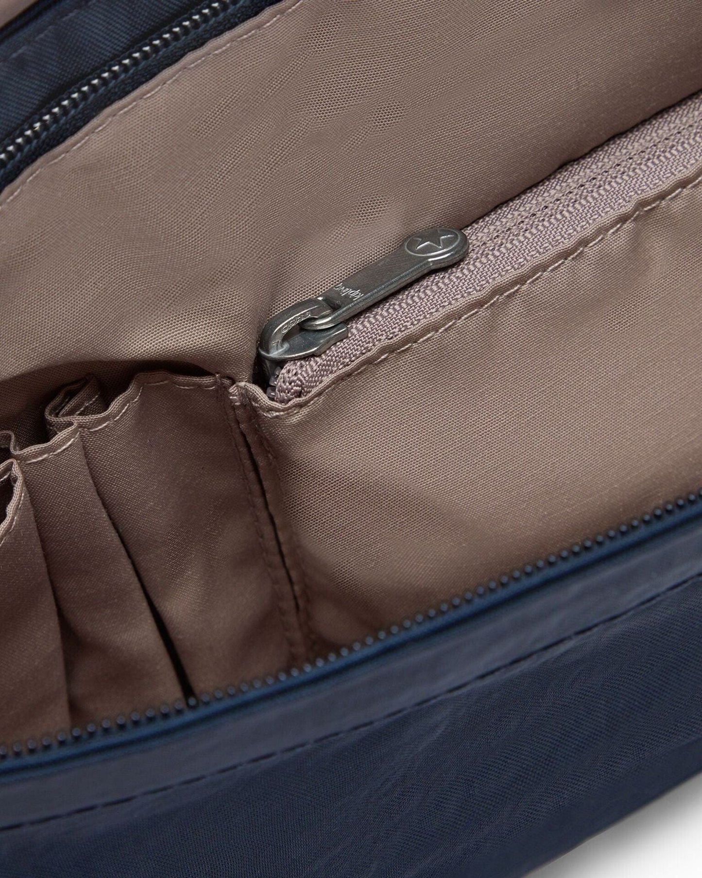 حقيبة يد صغيرة Kipling Superworker S باللون الأزرق Blue Bleu 2 للعمل C2I6134-96V
