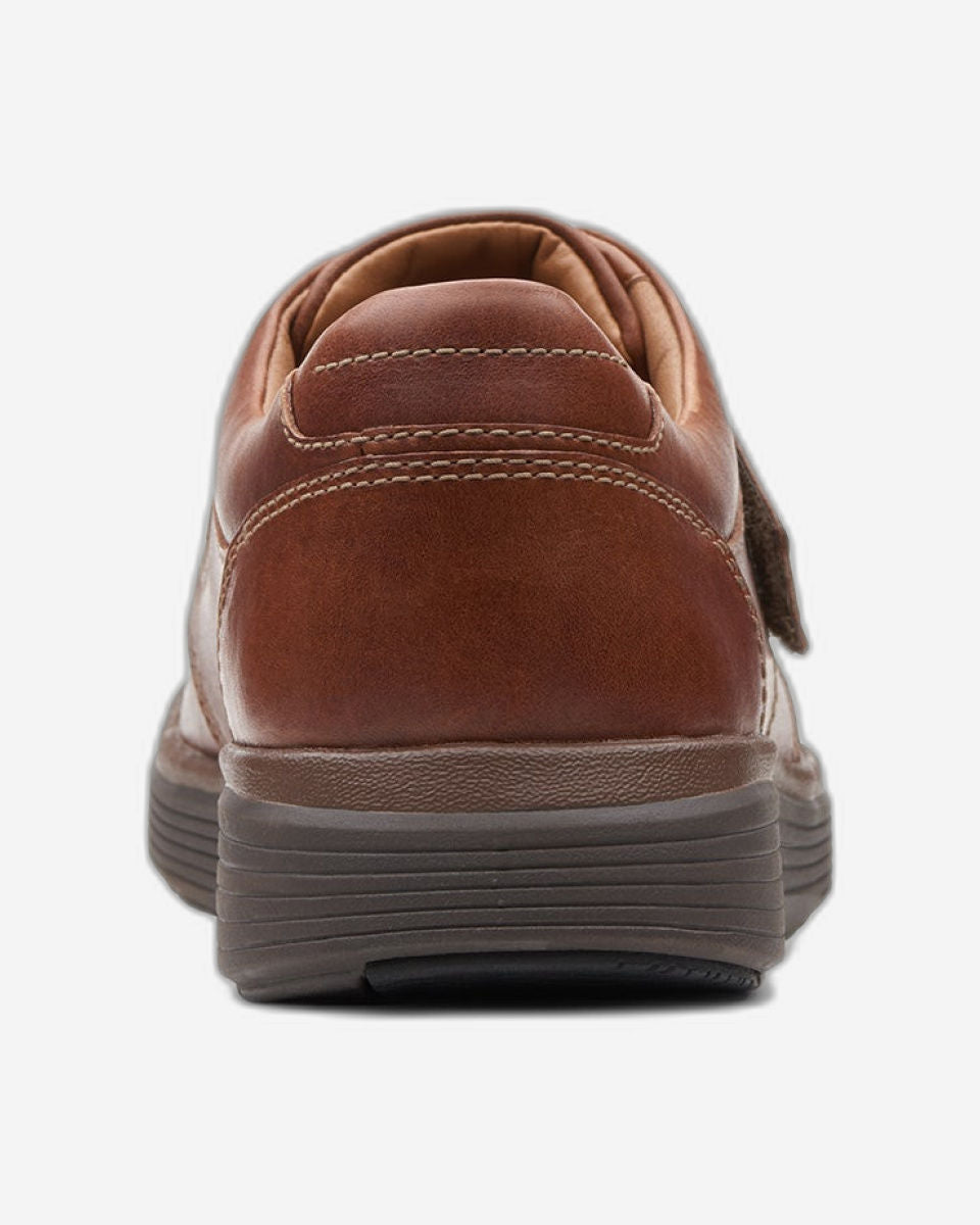 Clarks Un Abode Strap (مقاس عادي)