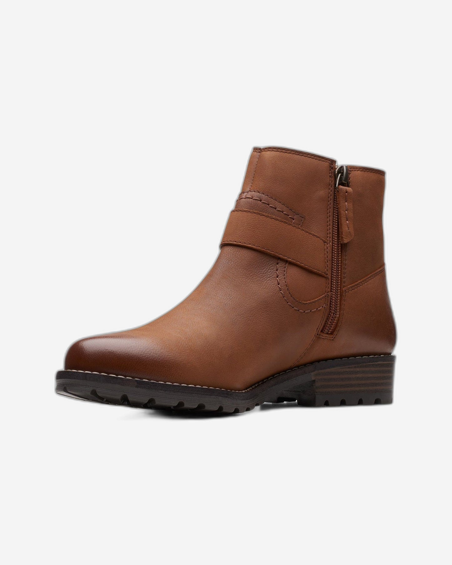 حذاء Clarks Clarkwell Strap Boots (مقاس واسع)