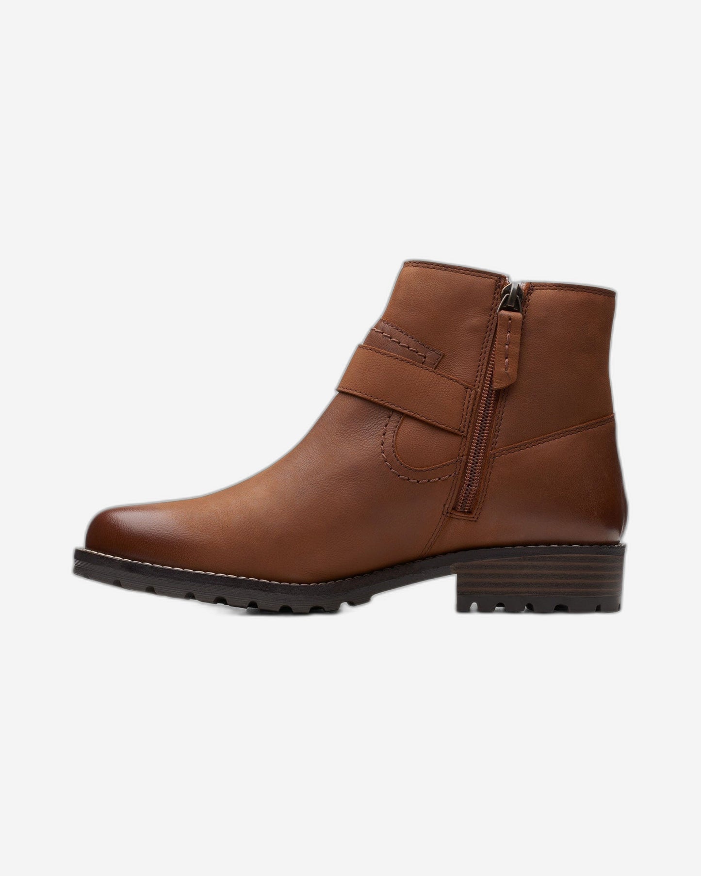 حذاء Clarks Clarkwell Strap Boots (مقاس واسع)
