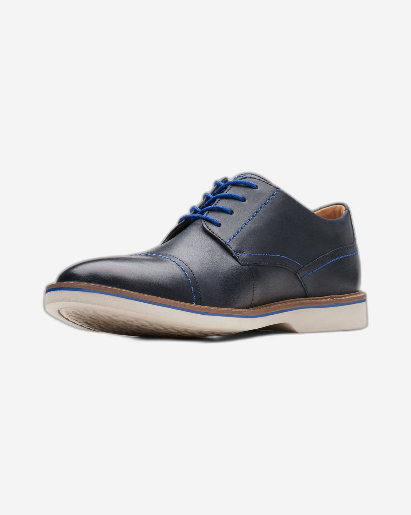 Clarks Atticus Lt Cap (مقاس عادي)