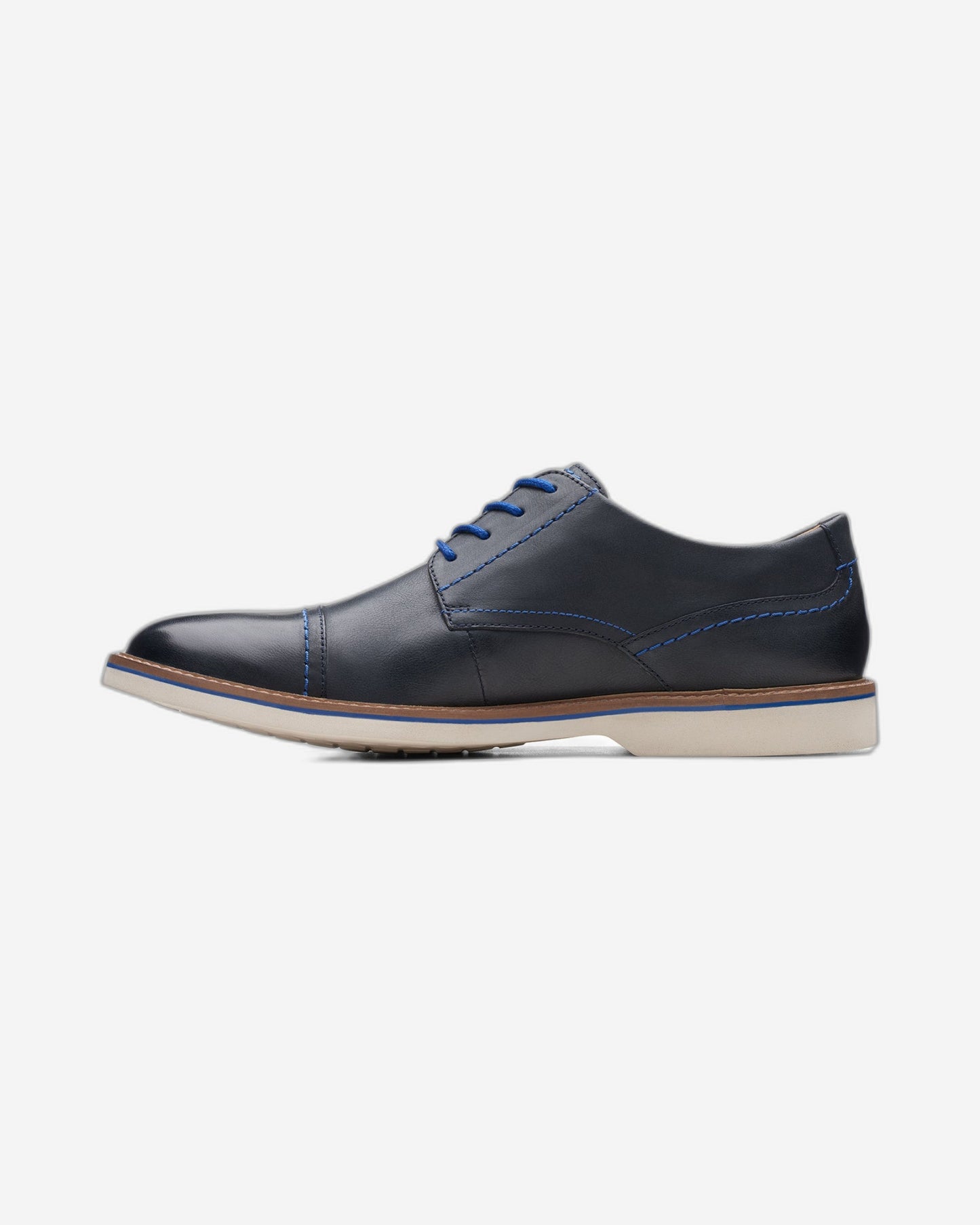 Clarks Atticus Lt Cap (مقاس عادي)