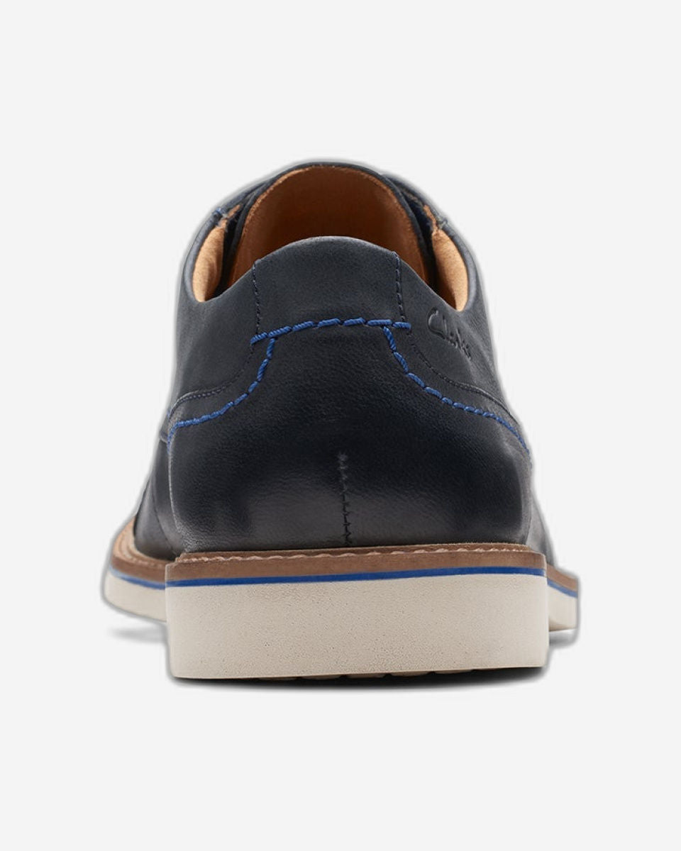 Clarks Atticus Lt Cap (مقاس عادي)