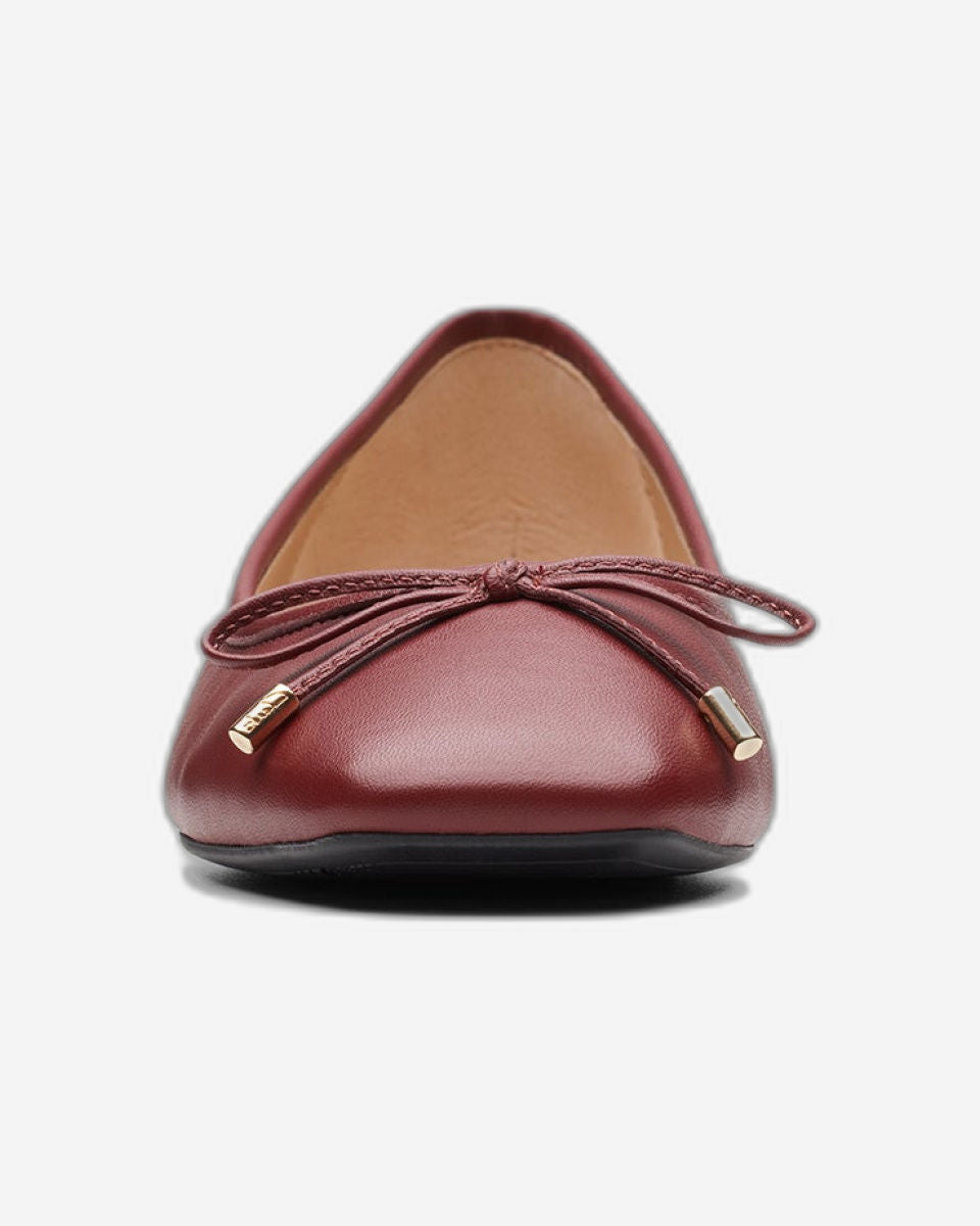 Clarks نسائي Ubree15 Step (مقاس عادي)