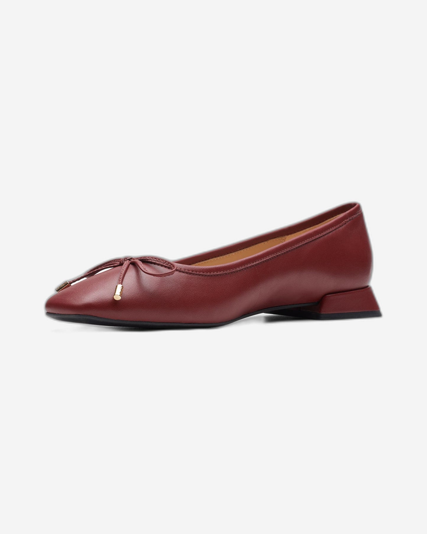 Clarks نسائي Ubree15 Step (مقاس عادي)