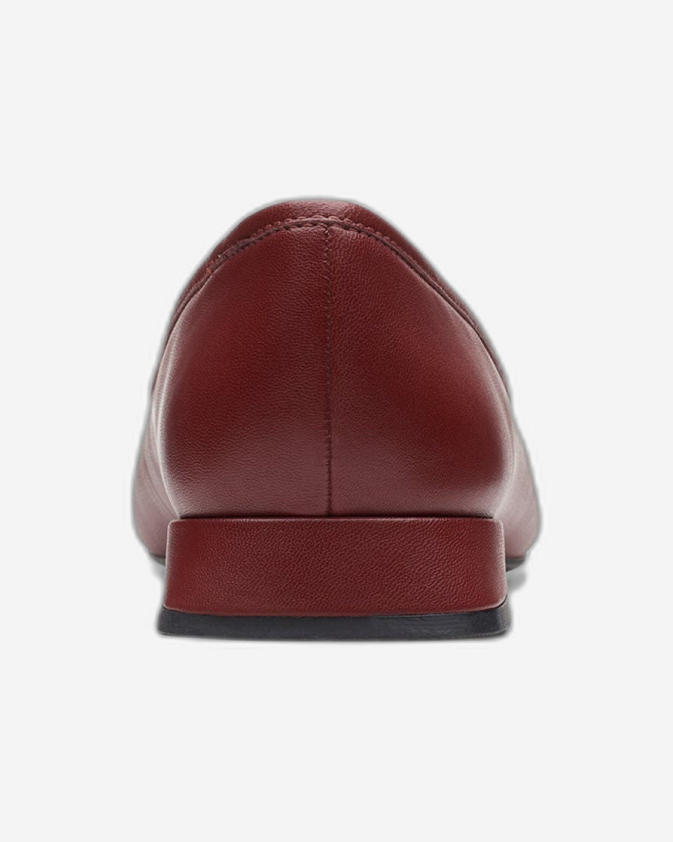 Clarks نسائي Ubree15 Step (مقاس عادي)
