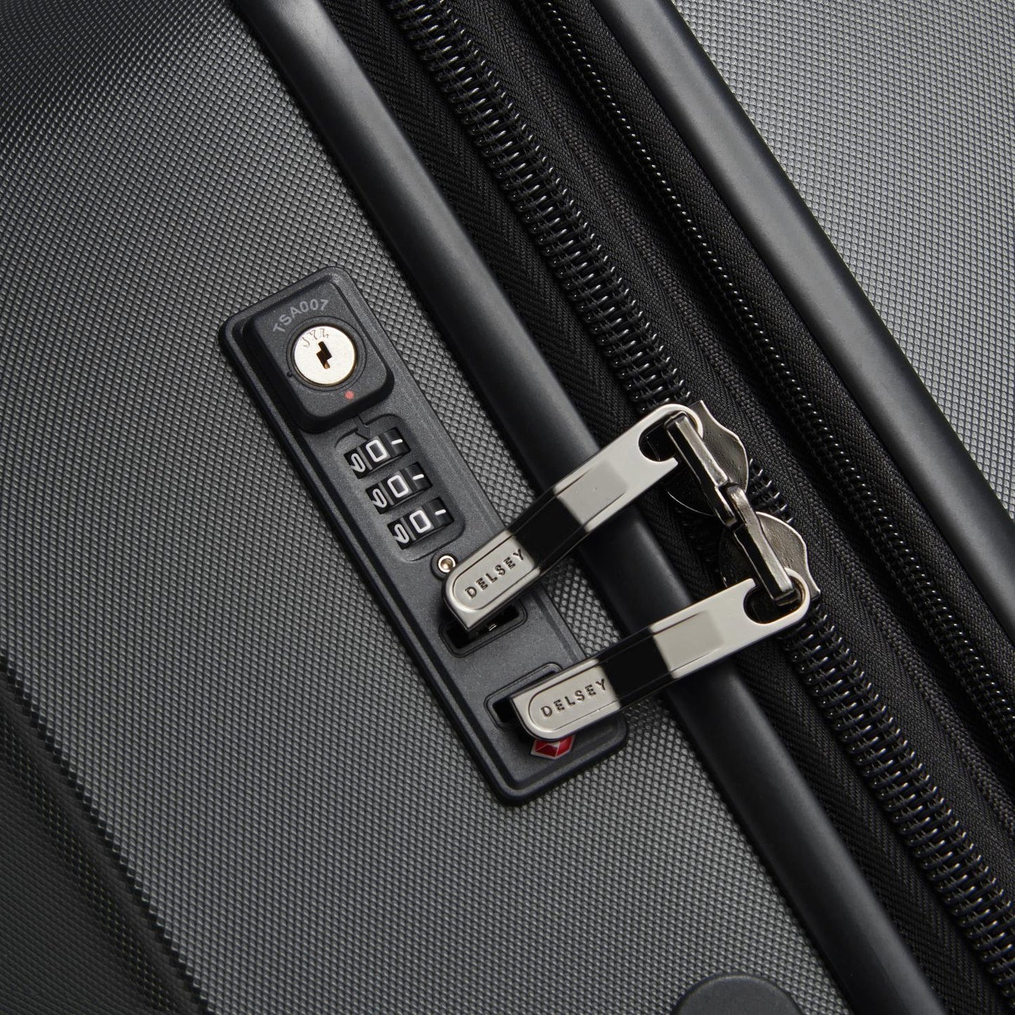 حقيبة سفر صلبة من Delsey Paris Depart مقاس 80 سم، مزودة بأربع عجلات مزدوجة قابلة للتمدد، وحقيبة سفر سوداء اللون - 00314583000 X9