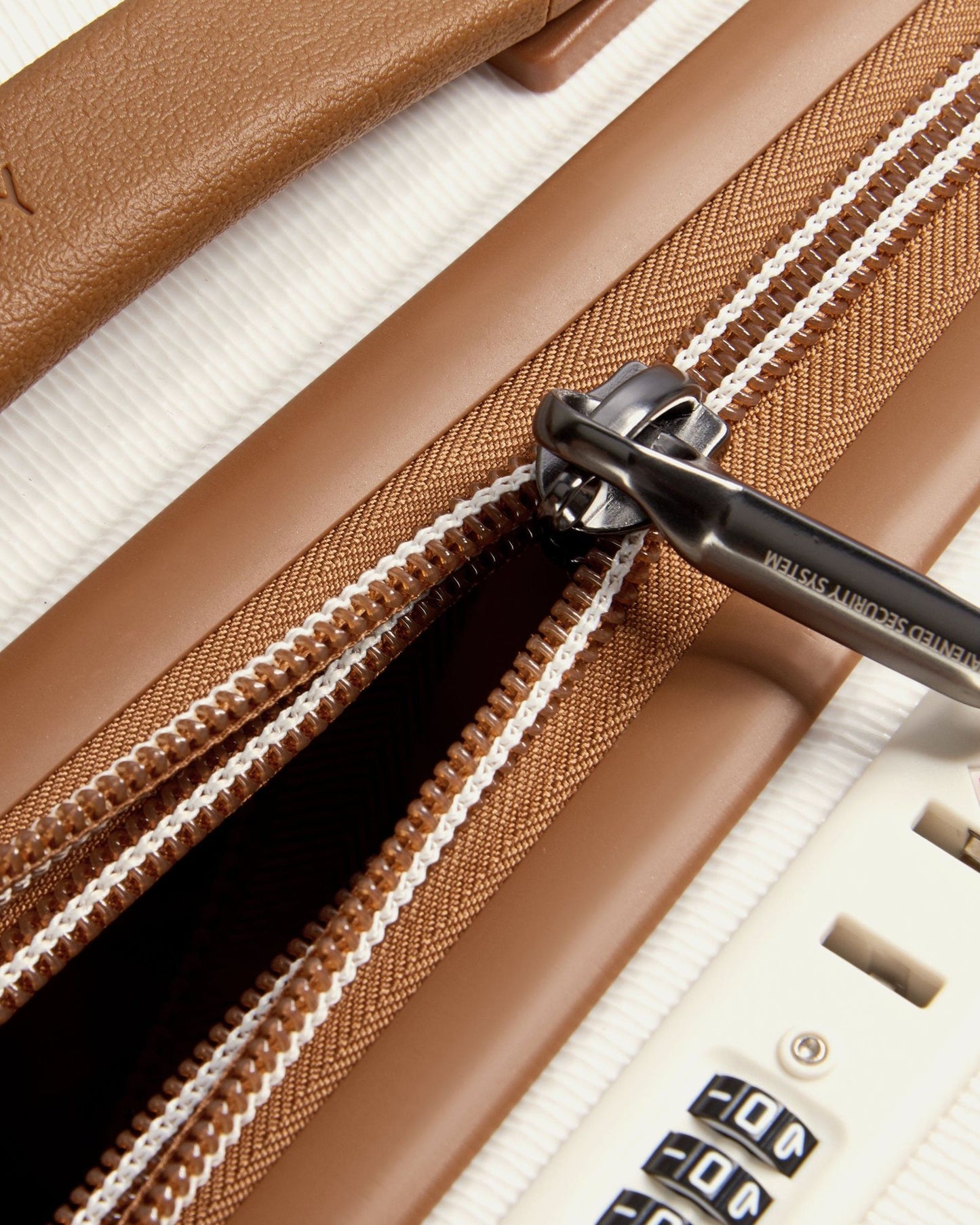 حقائب السفر Delsey Paris Chatelet Air 2.0