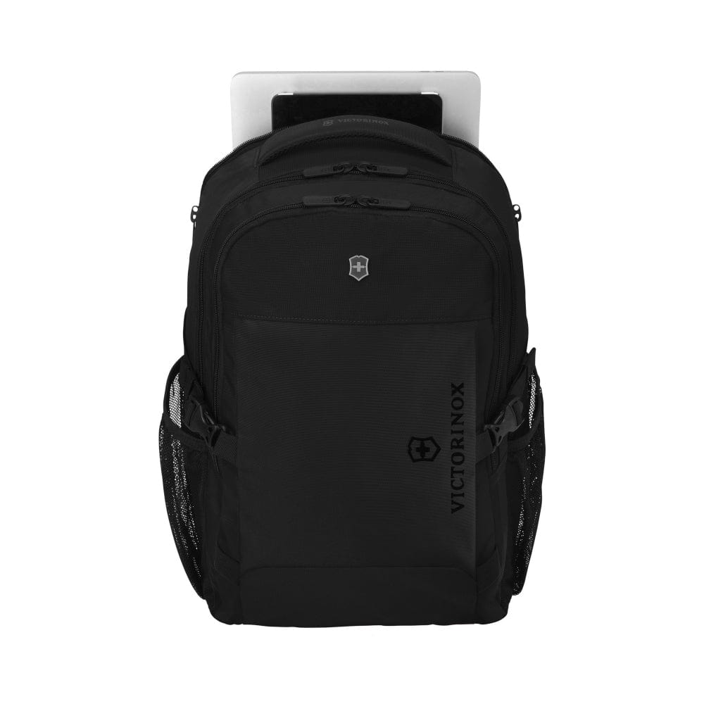 حقيبة ظهر Victorinox Vx Sport Evo Daypack مقاس 17.7 بوصة، لون أسود/أسود - 611413