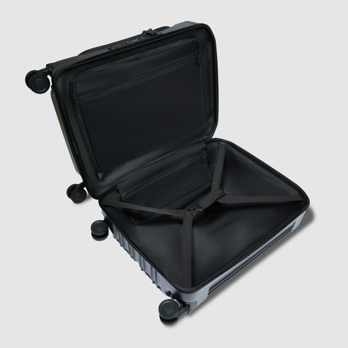 Piquadro Pq-Light Cabin Spinner Hardside مع كمبيوتر وأسود غير لامع