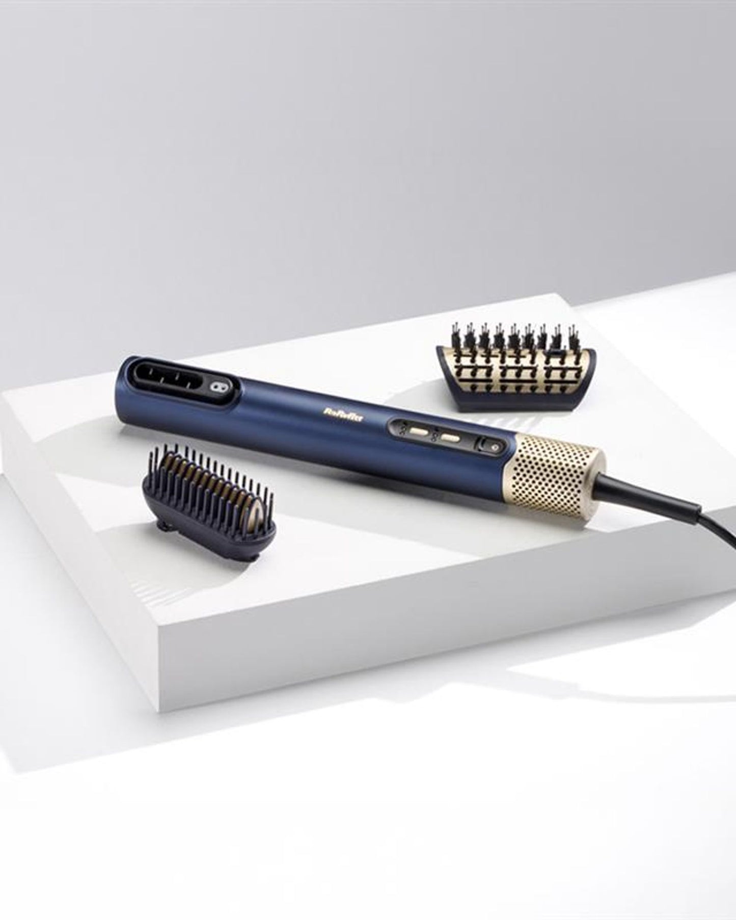 مجفف الشعر BaByliss Air Wand ومكواة فرد الشعر وتصفيفه الكل في واحد