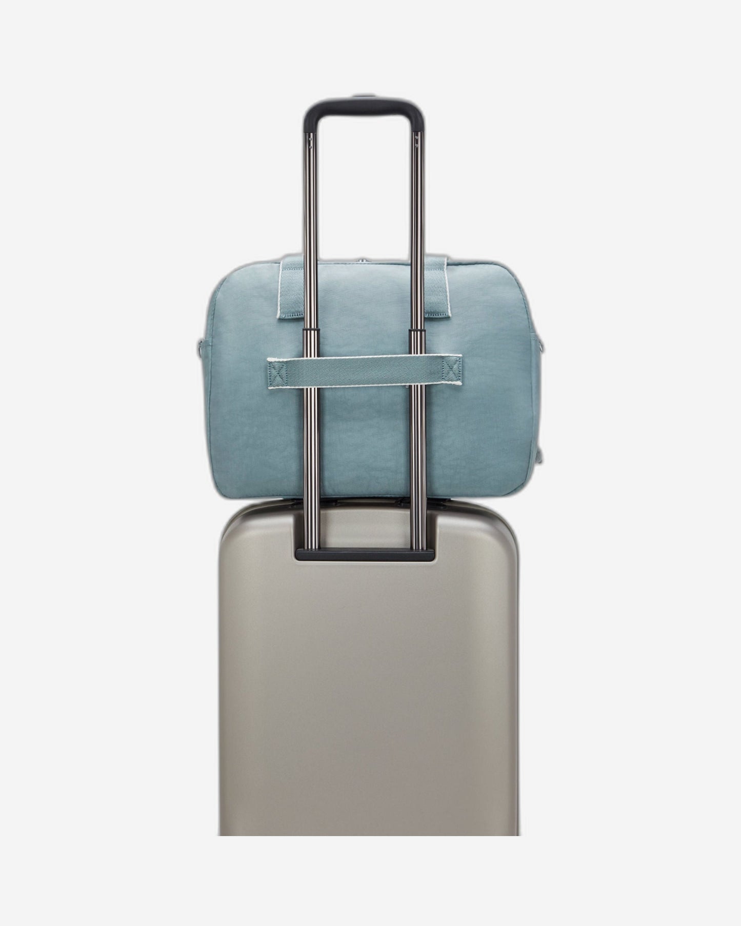 حقيبة Kipling Defea XL رمادية مريحة متوسطة الحجم لعطلة نهاية الأسبوع I3958-3NL