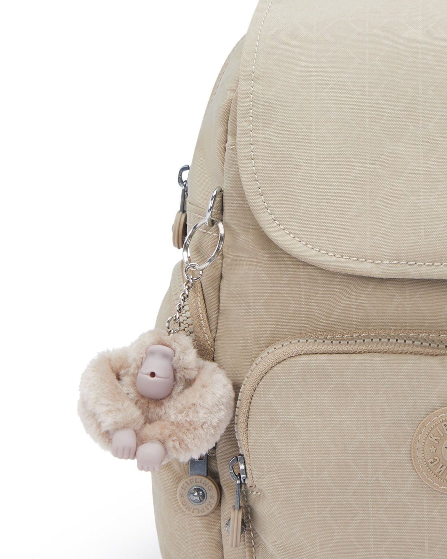 حقيبة ظهر صغيرة من Kipling City Zip Mini Signature باللون البيج المنقوش I4697-96A