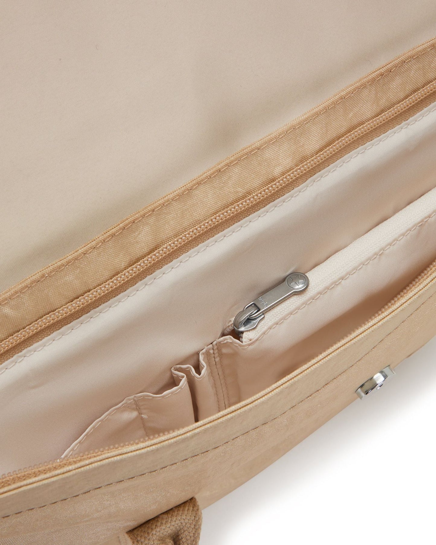 حقيبة Kipling Superworker Sparkled Beige للعمل (مع حزام كتف قابل للإزالة) I4718-5DV