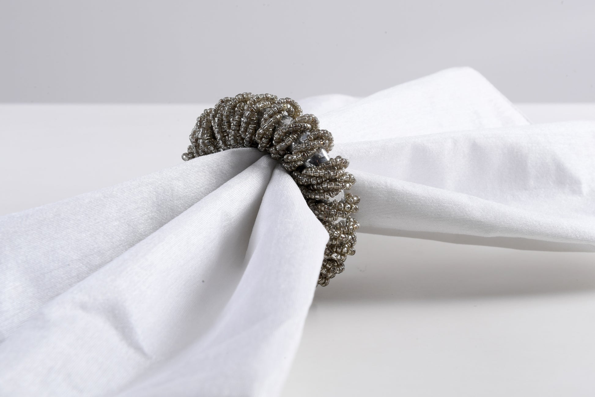 ARVD BEADED NAPKIN RING SILVER 2.25X2.25X1