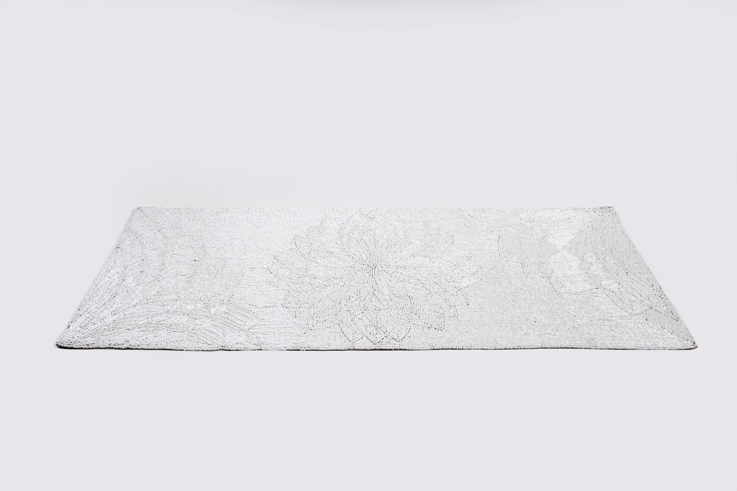 ARVD RECT GLASS BEADED RUNNER WHT 92X33