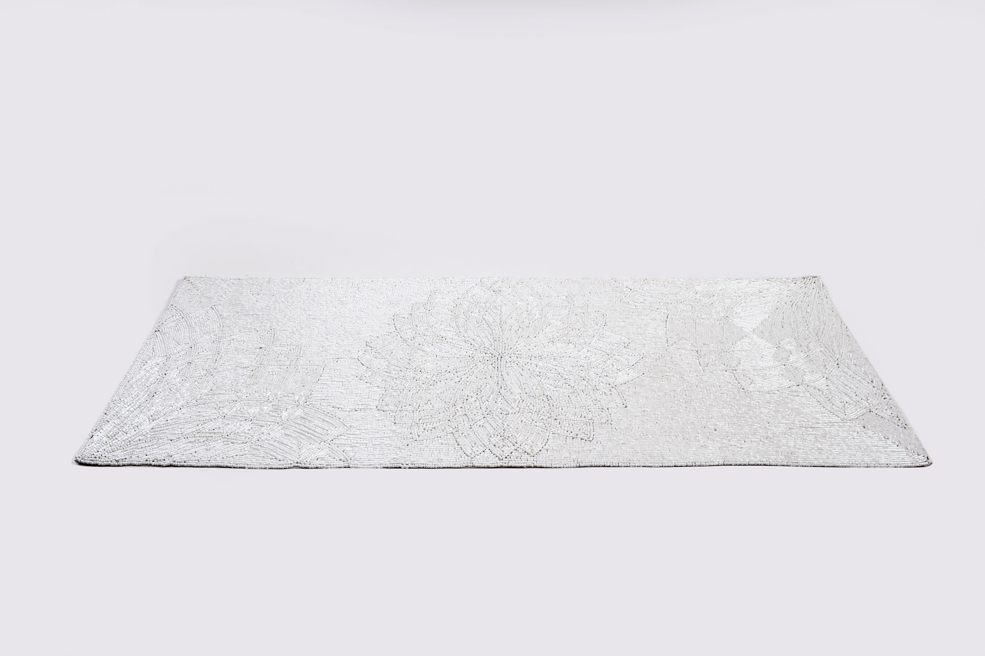 ARVD RECT GLASS BEADED RUNNER WHT 92X33