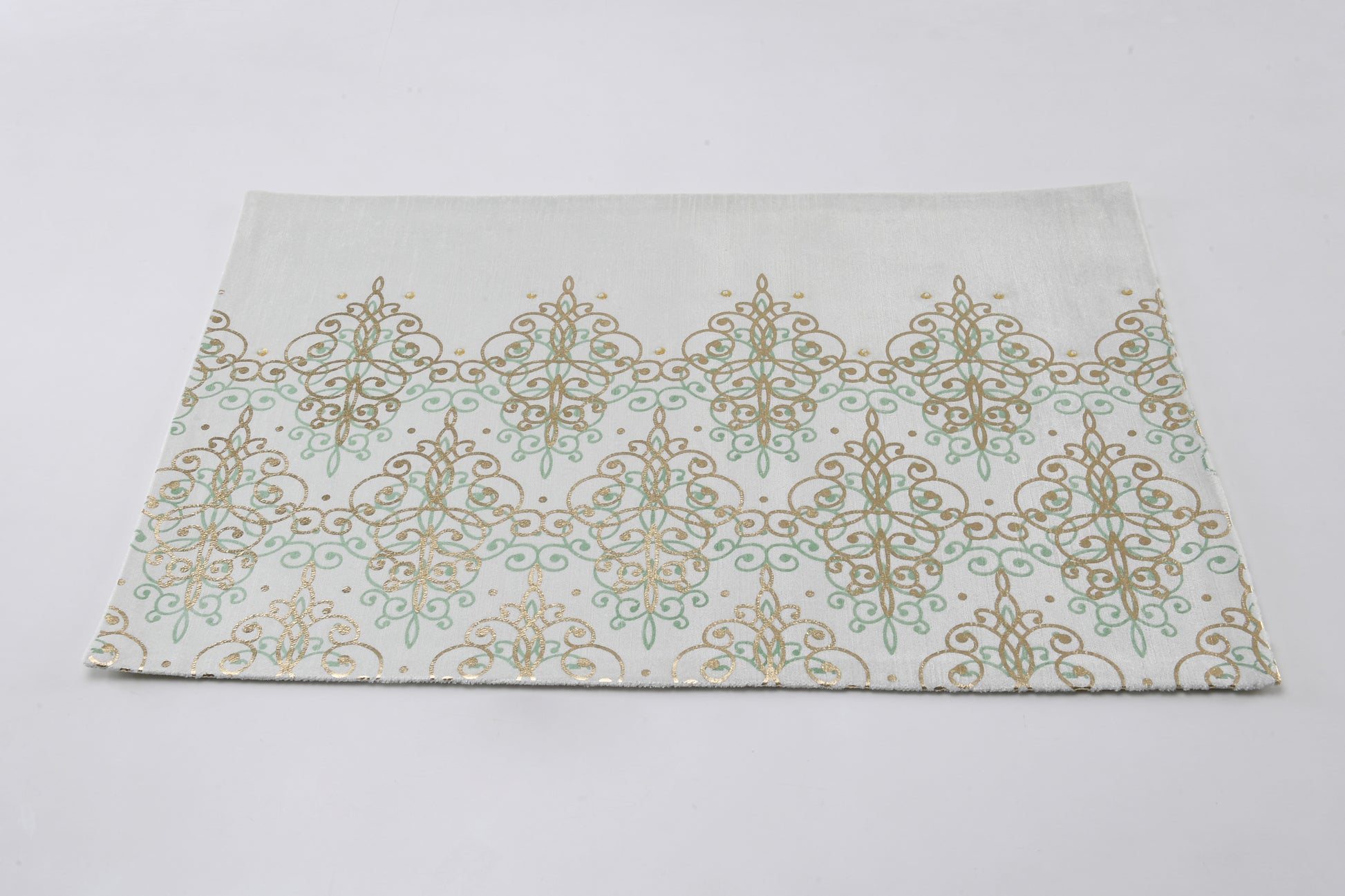 FL+PG-1 SLUB VELVET PLACEMAT LGRN/GOLD 33X48