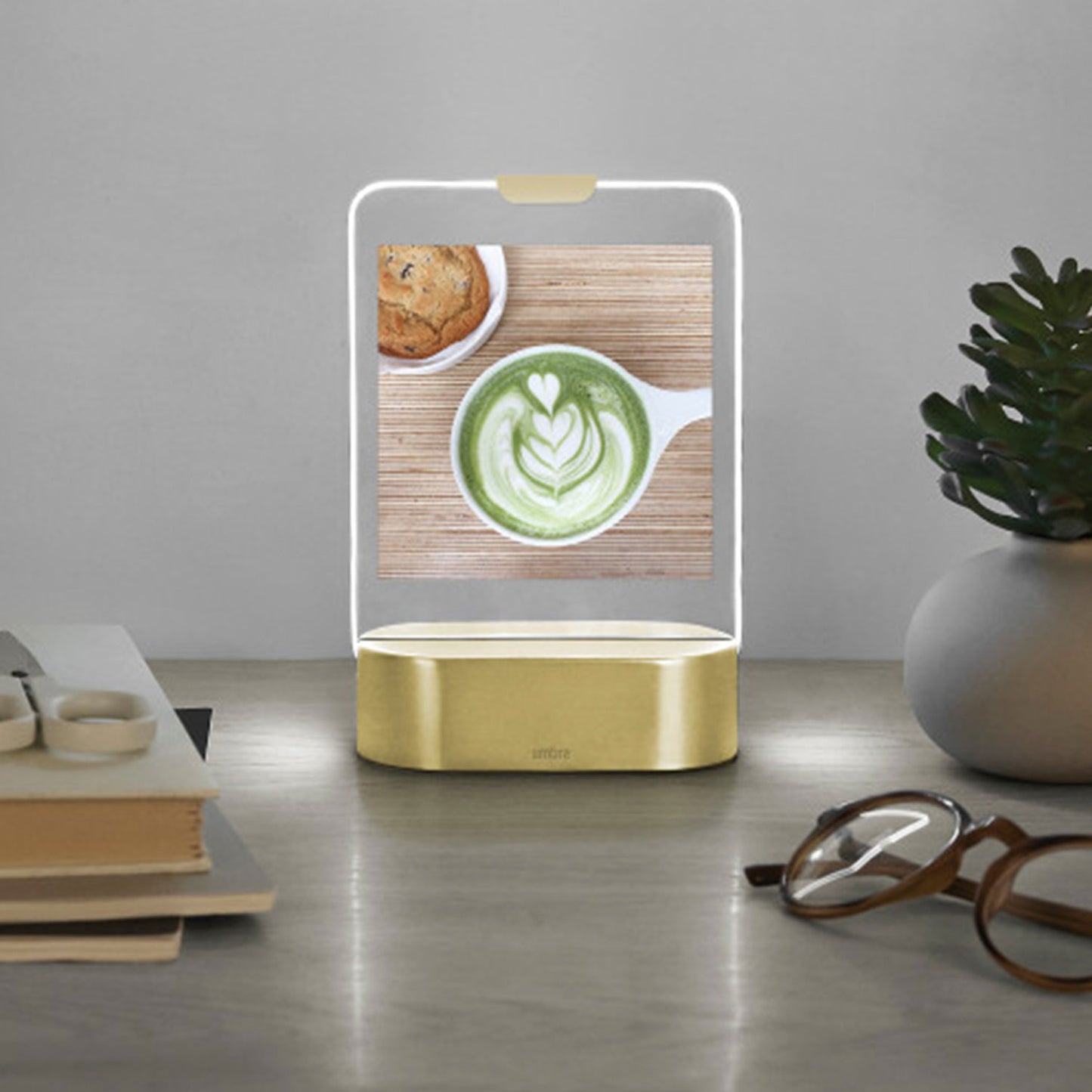 إطار صورة Umbra Glo LED مقاس 2×3 من النحاس غير اللامع - 1013261-221