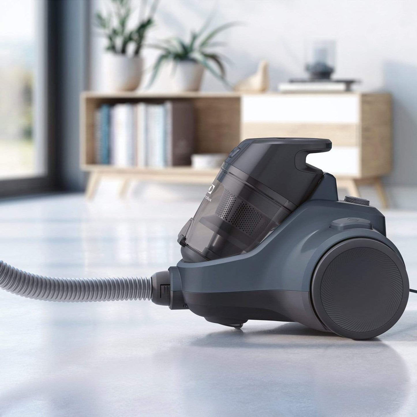 مكنسة كهربائية بدون كيس من إلكترولوكس، 2000 واط، سعة غبار 1.8 لتر - Ec41-2Db