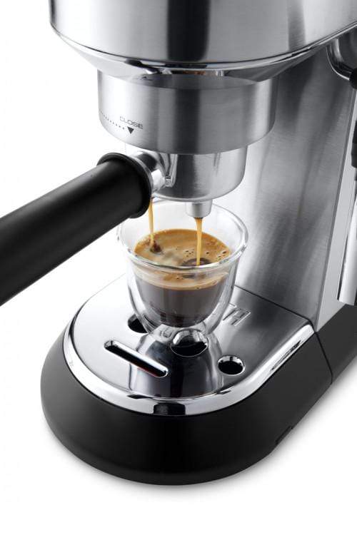 ماكينة صنع قهوة الإسبريسو Delonghi Dedica Style Pump، معدنية - Ec685.M