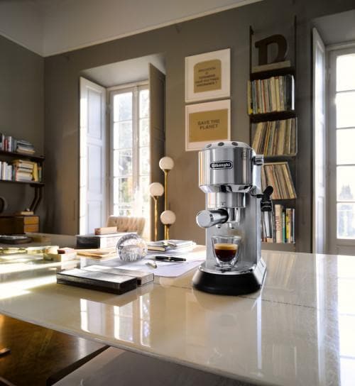 ماكينة صنع قهوة الإسبريسو Delonghi Dedica Style Pump، معدنية - Ec685.M